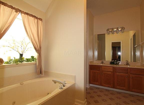 3rd image of 7704 Shadow Glen Ln