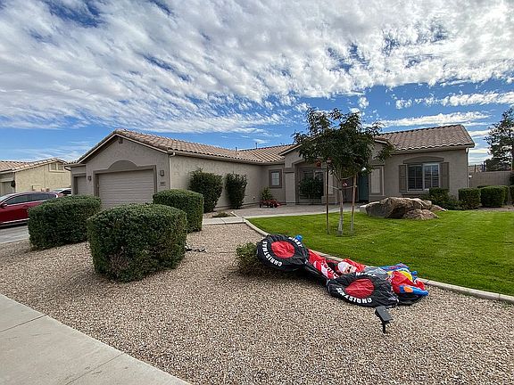 2nd image of 1061 E Mead Dr