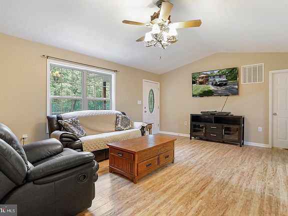 4th image of 323 Elinore Ln