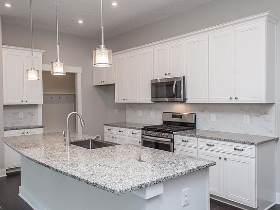 3rd image of 3526 Sandlewood Dr