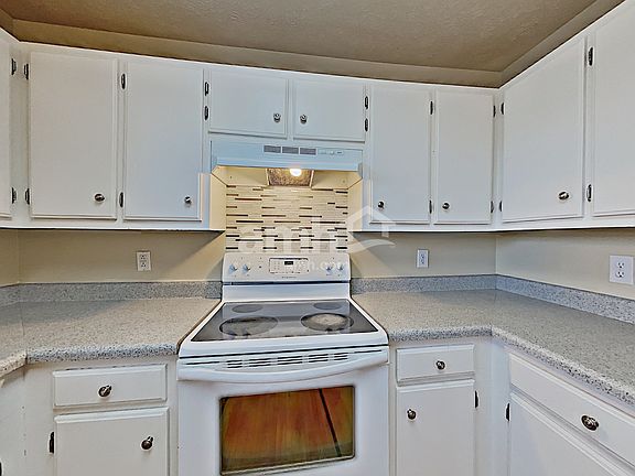 4th image of 2926 Windemere Dr