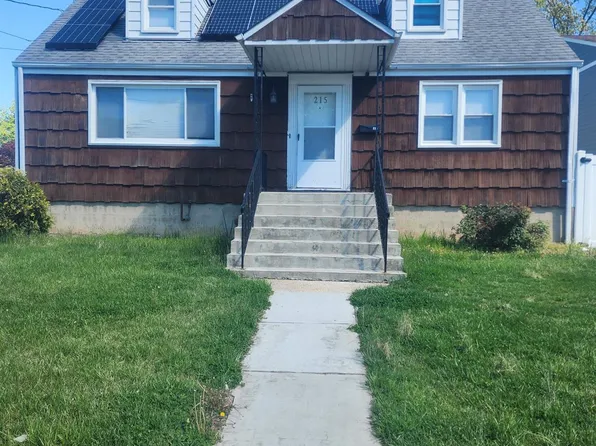 215 Summit Ave, Fords, NJ 08863