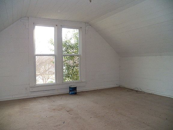 4th image of 67 Hill St