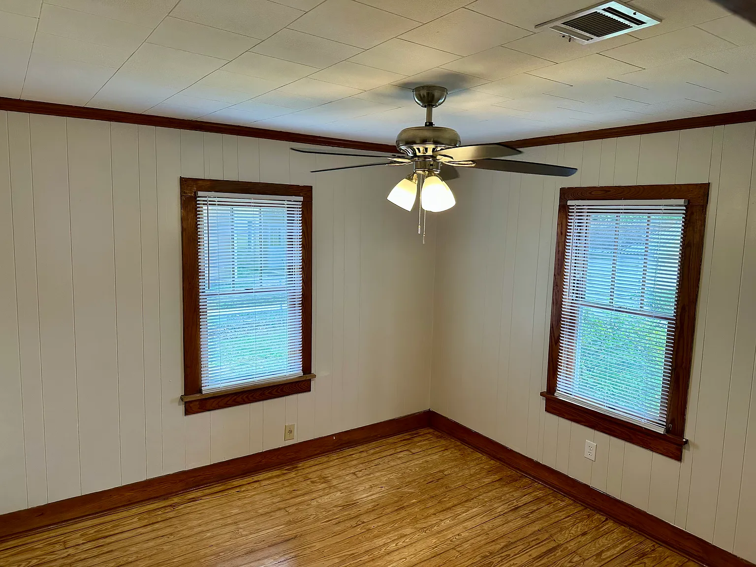 Walking Distance to UL, 2 Bed, 1.5 Bath House — Photo 4