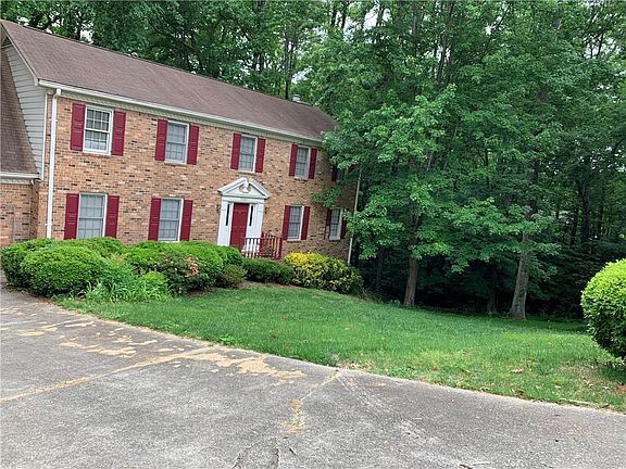 2nd image of 3081 Deanna Way