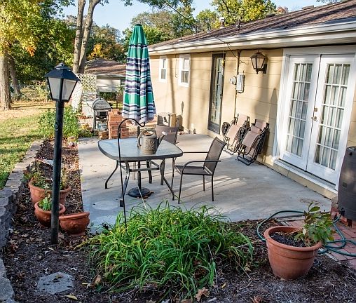 2nd image of 3629 Evergreen Ln #3629