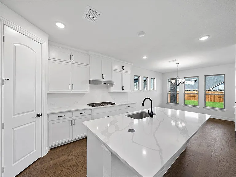 4280 Mill Pond Dr — Photo 10