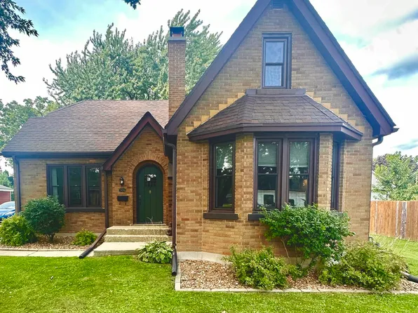 506 N Clark St, Horicon, WI 53032