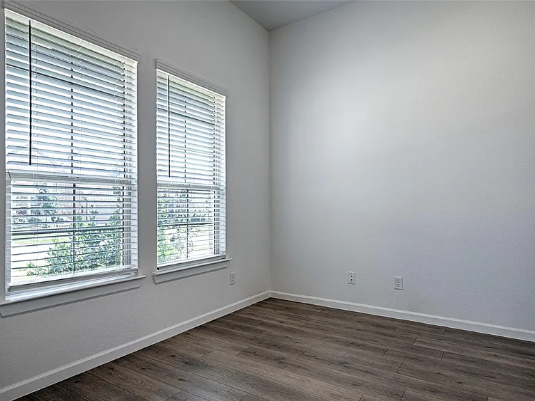 3511 Clara Dr — Photo 4