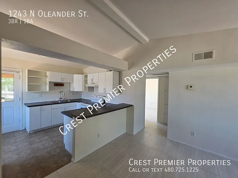 1243 N Oleander St — Photo 10