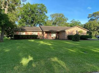 114 Clover St, Lake Jackson, TX 77566