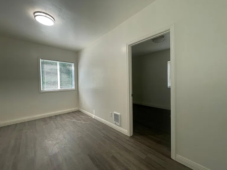 1005 Hemlock Ave — Photo 1