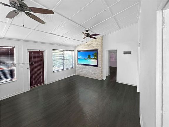 3rd image of 841 NW 15th Ave
