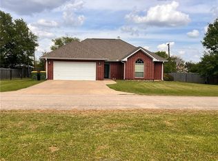 104 Frost Creek Ave, Groesbeck, TX 76642