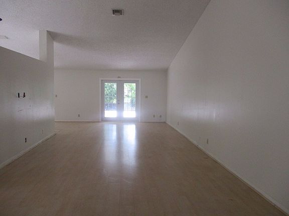 Additional Living Room