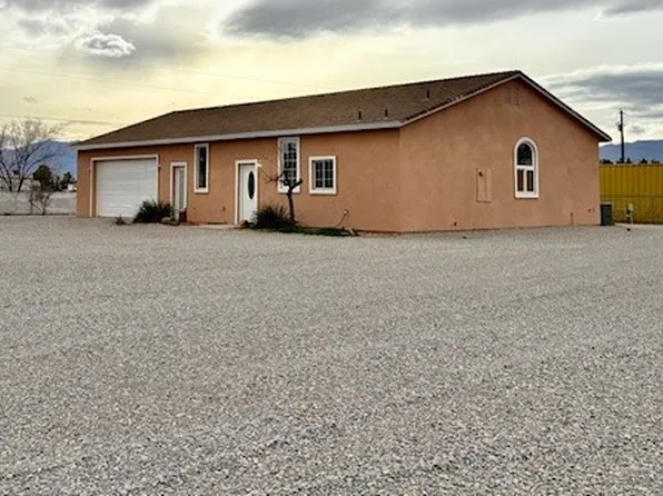 2421 E Falcon St, Pahrump, NV 89048