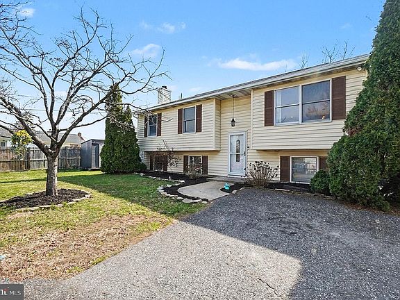 3rd image of 2702 Wildberger Ave