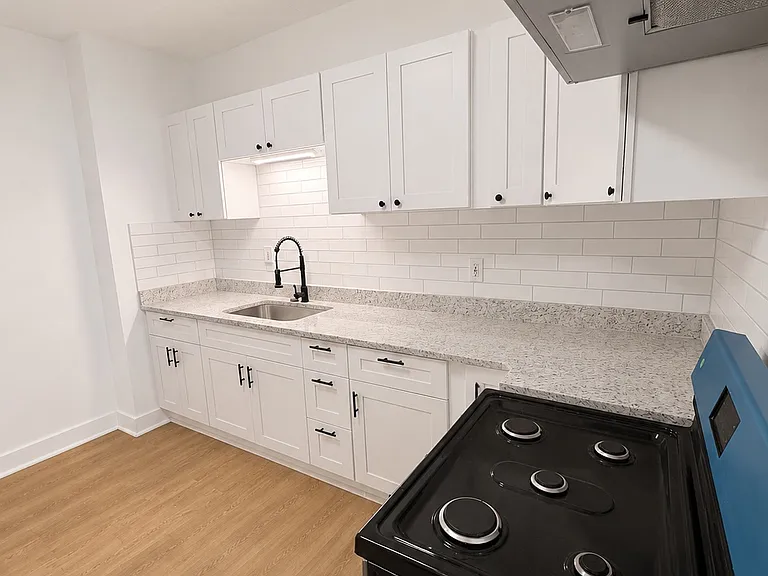 955 W Washington St — Photo 5