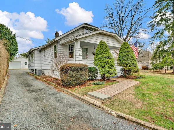 7 Diverty Rd, Pennington, NJ 08534