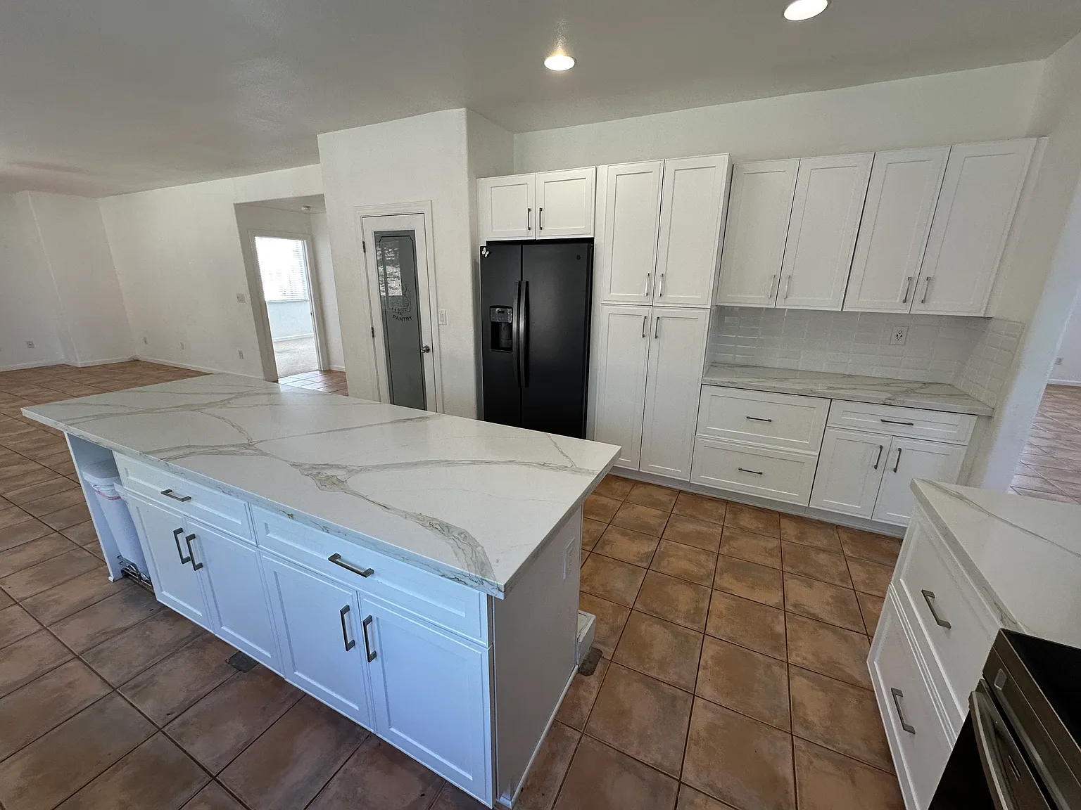 5 bed, 3403 sqft, $4,950 — Photo 4