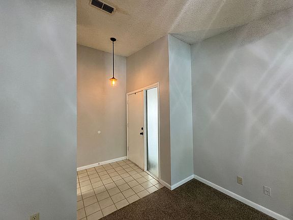 5th image of 18 Navarra Ct Unit 18
