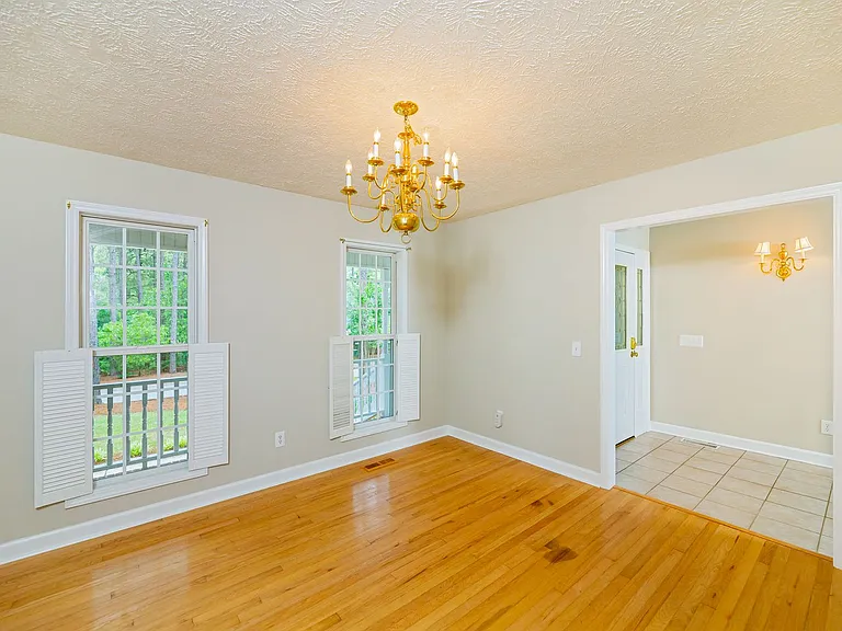 10 Hampshire Ln — Photo 13