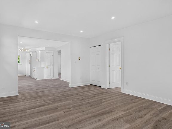 4th image of 319 Laurel Ave