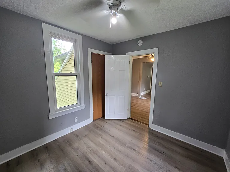 24 Van Buren St — Photo 11