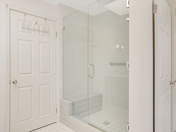 5th image of 3212 Colby Ave