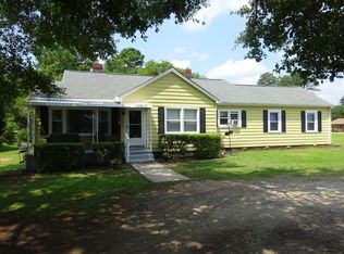 102 Oaklane Dr, Greenwood, SC 29646