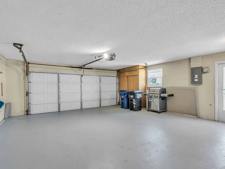 113 Corot Dr — Photo 23