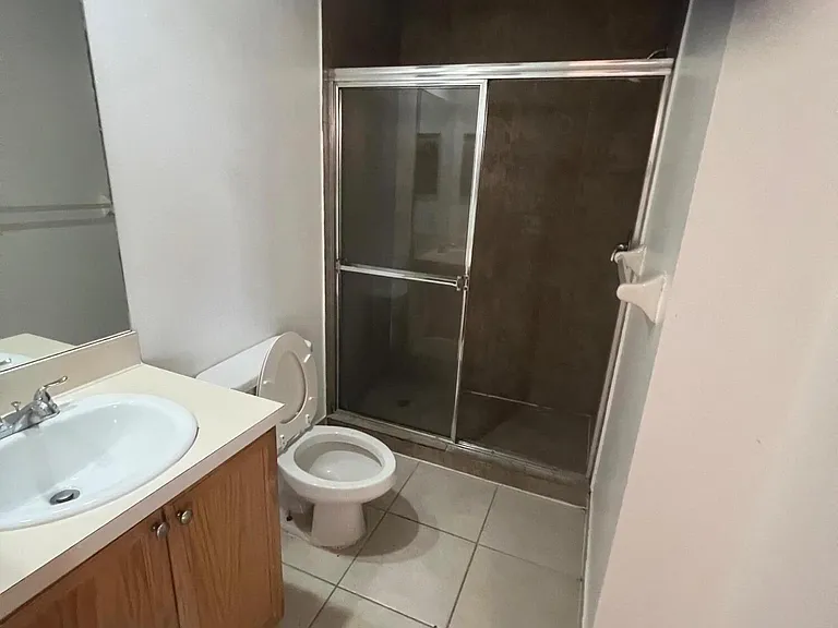 2212 White Pine Cir #B — Photo 13