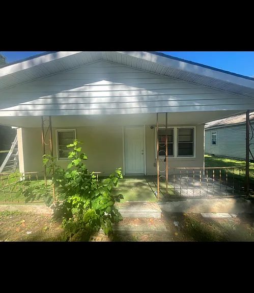 4228 Carroll Ave — Photo 2