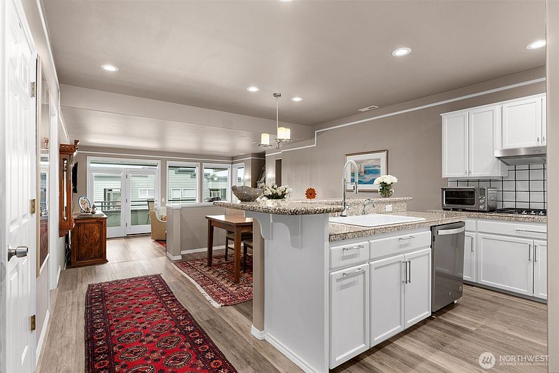 5th image of 2349 Harbor Avenue SW #702