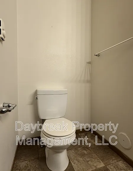 317 16th St S #4 — Photo 10
