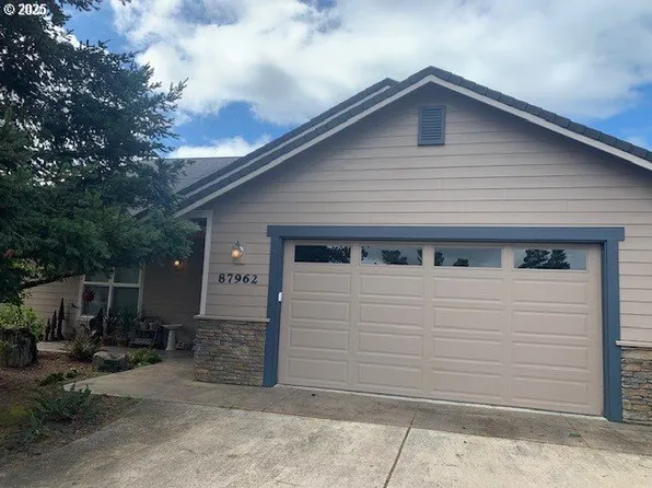 87962 Lake Point Dr, Florence, OR 97439