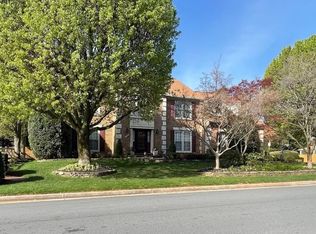 5366 Ashleigh Rd, Fairfax, VA 22030