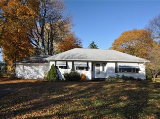 64 Arlidge Dr, Rochester, NY 14616