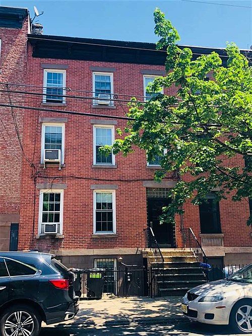 1st image of 225 Park Ave