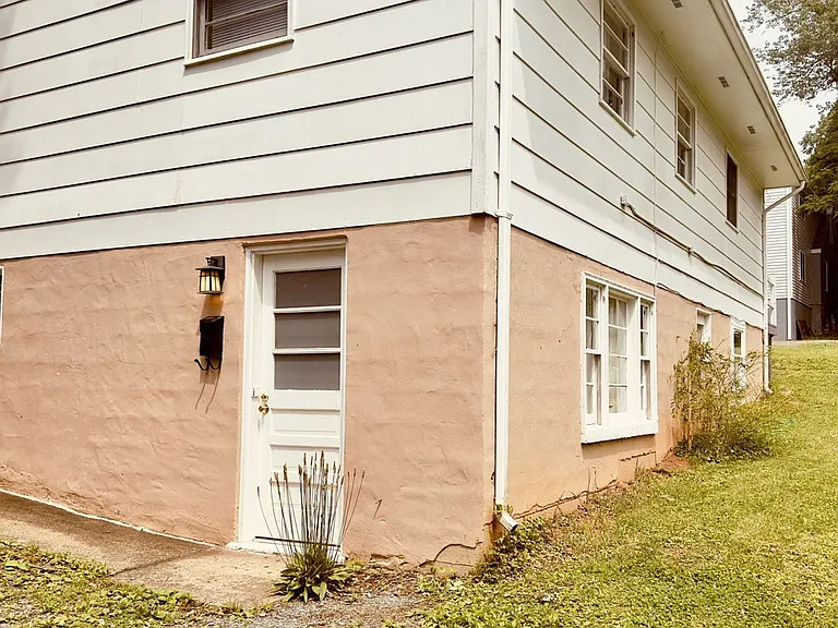 104 Stratford Ct — Photo 16
