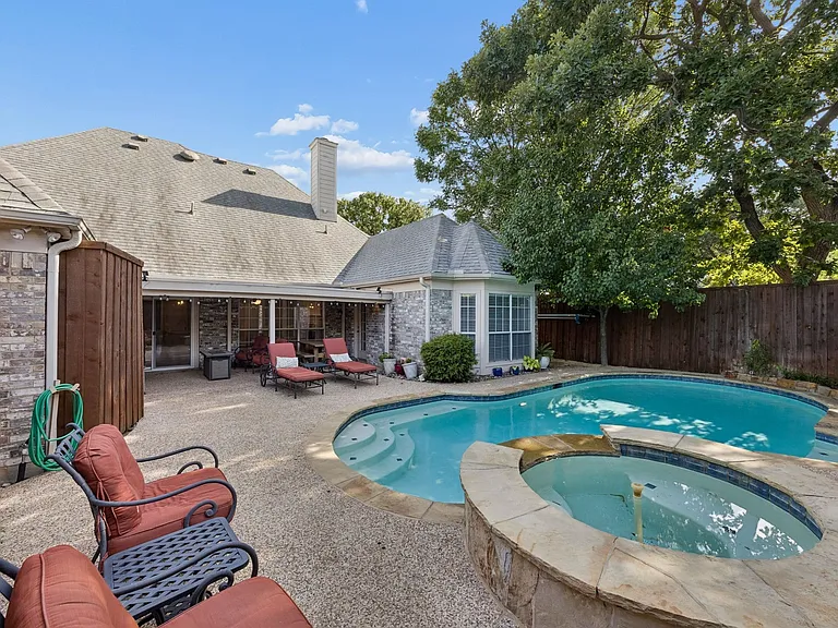 2809 Roper Dr — Photo 2