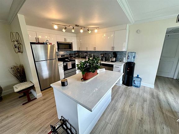 4th image of 395 Flanders Way #395-I