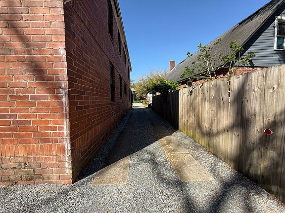 3rd image of 2562 Dellwood Ave APT 3