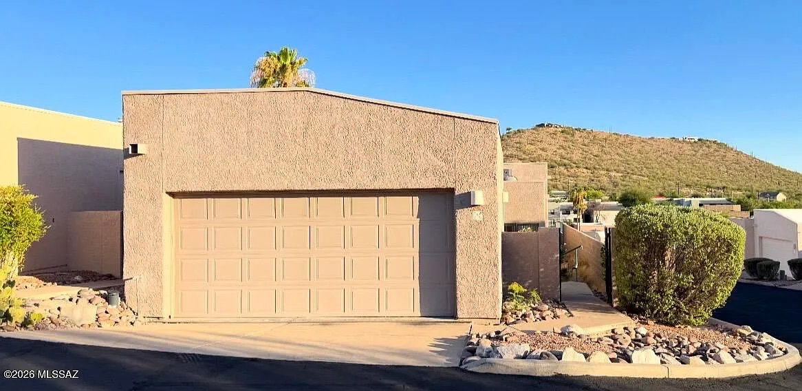 4998 N Valle
