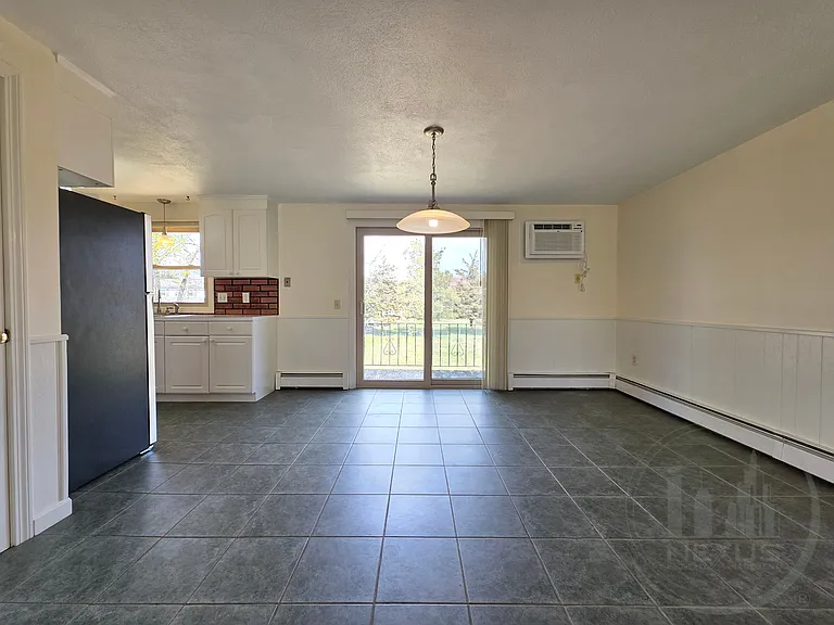 122-124 Rounds Ave — Photo 3