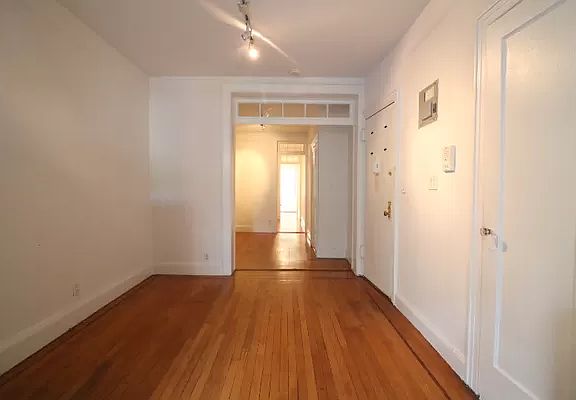 4th image of 461 W 49th St #A3