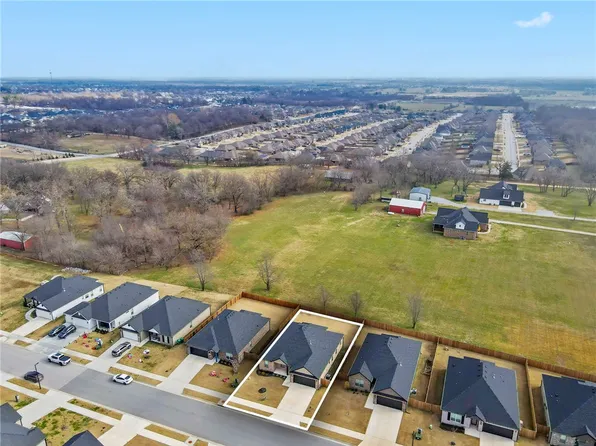 721 Marianne St, Bentonville, AR 72713