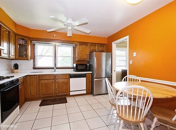 4th image of 10932 S Kenton Ave