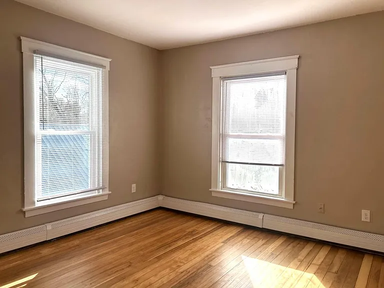 900 Main St #2 — Photo 4