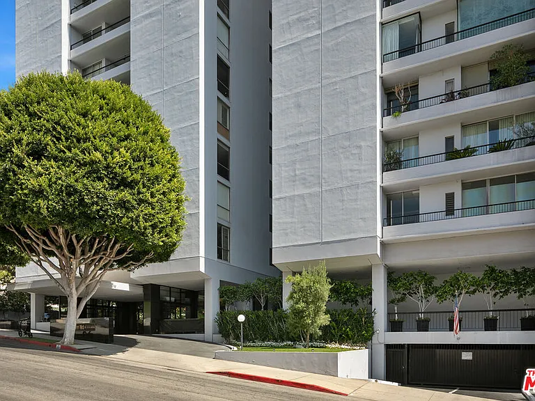1100 Alta Loma Rd #1505 — Photo 30